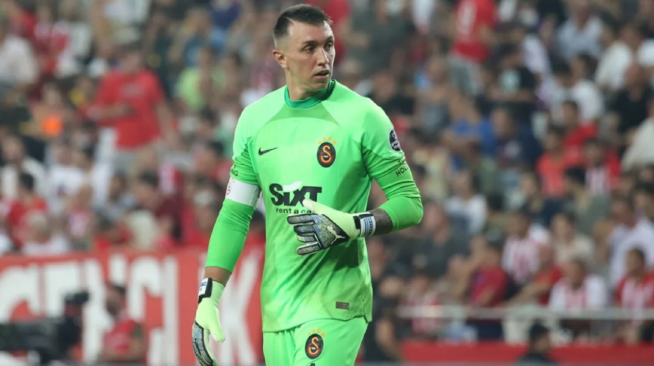 Muslera yeni adresini duyurdu