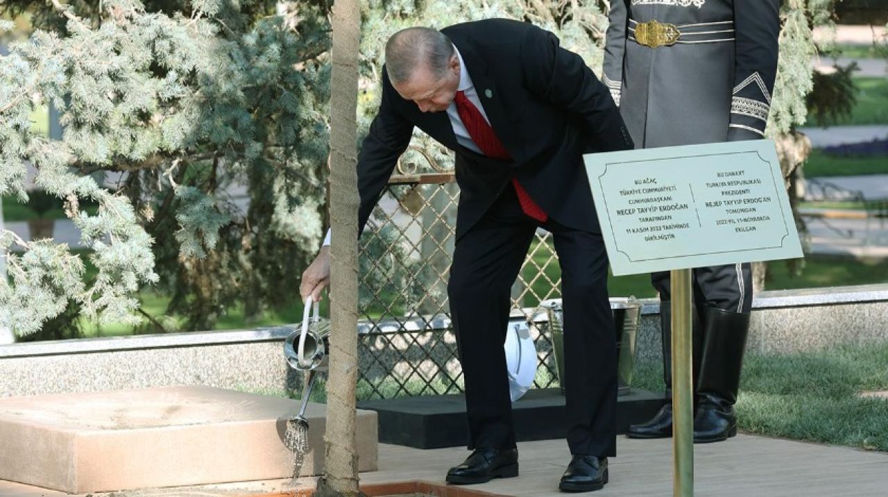 Cumhurbaşkanı Erdoğan, Semerkant'ta fidan dikim törenine katıldı