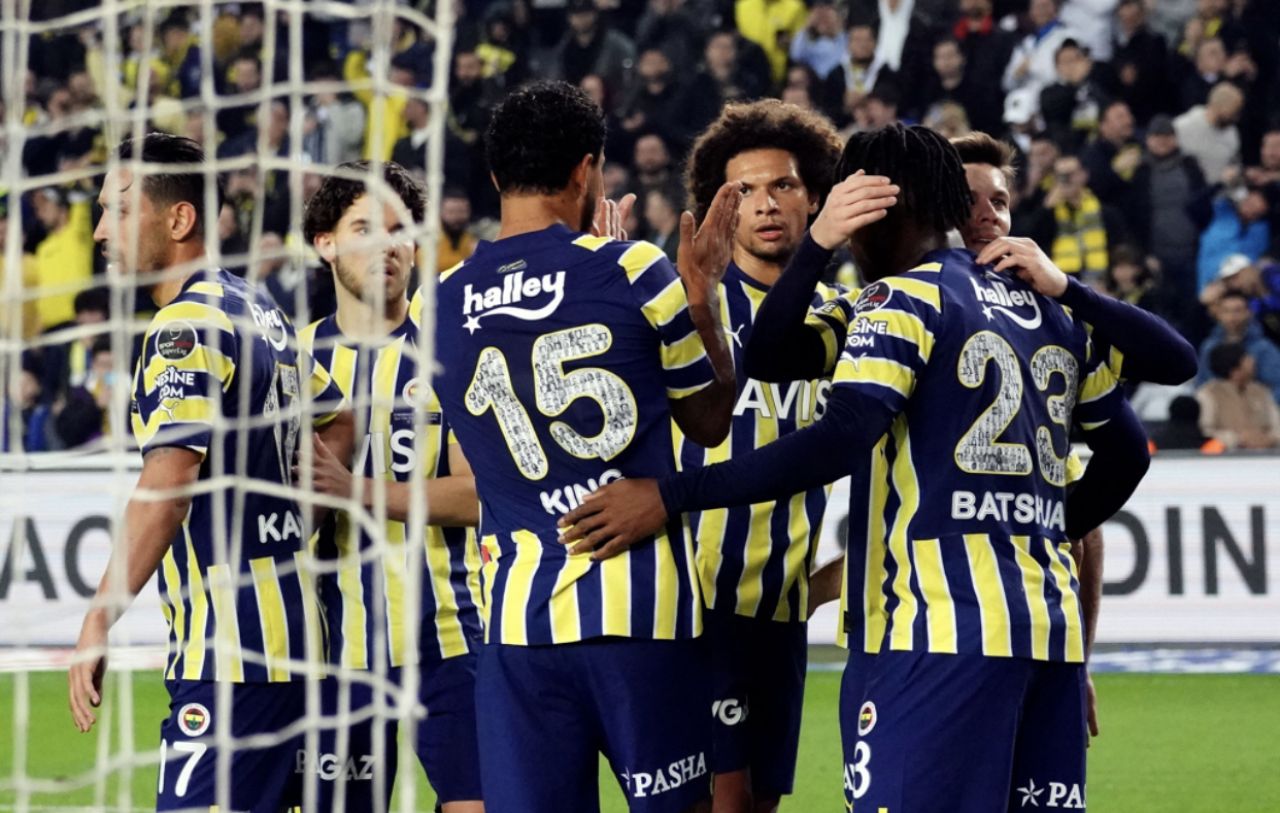 Hatay’a 4 atan Fenerbahçe maç fazlasıyla lider