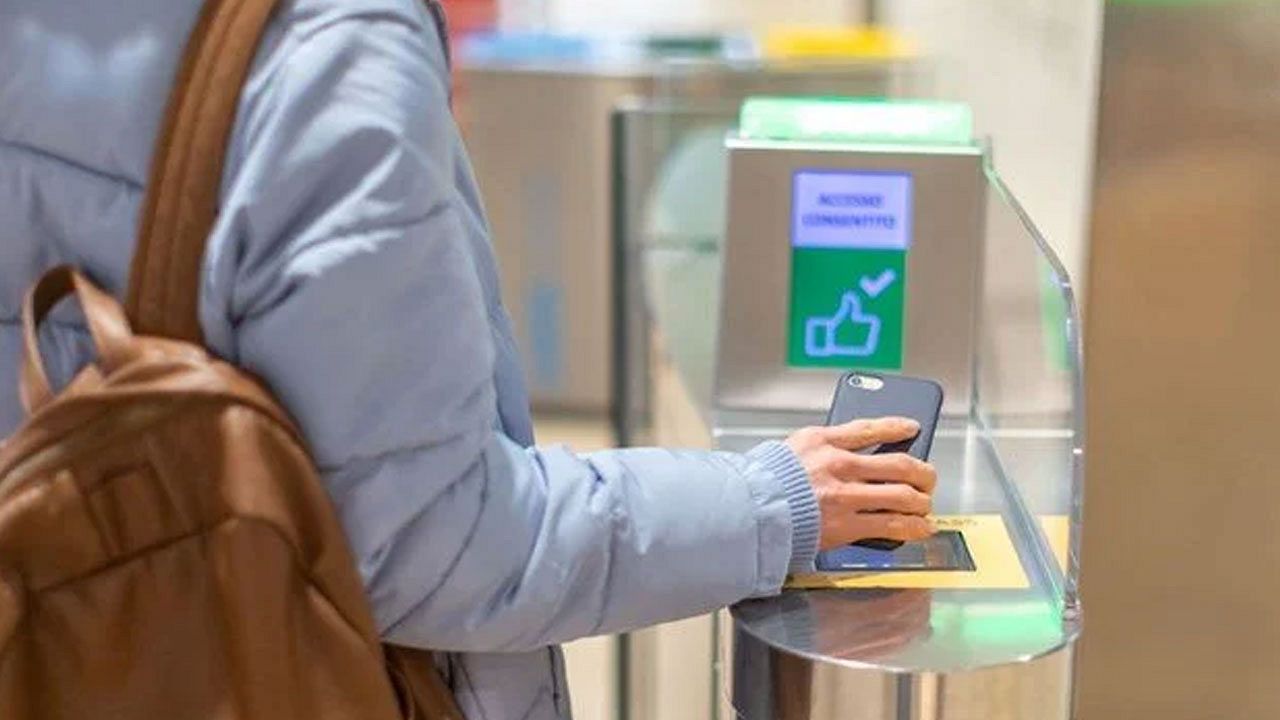 Dünyada ilk: Dijital pasaport uygulamasını denediler