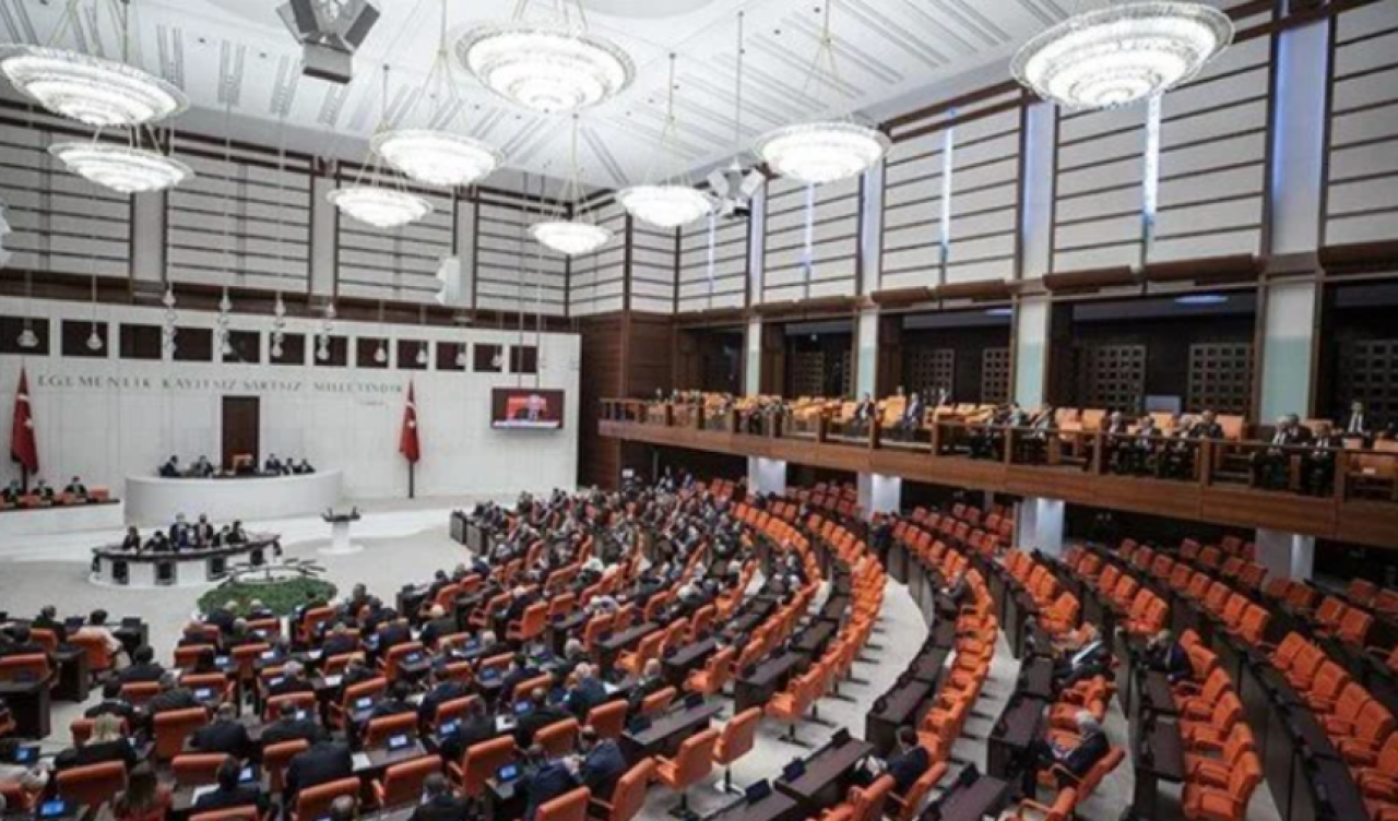 Irak ve Suriye tezkeresi Meclis'ten geçti