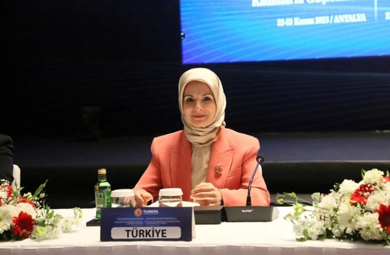 Bakan Göktaş, işaret diliyle "Türk İşaret Dili Bayramı"nı kutladı