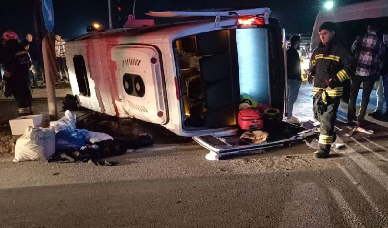 Feci kaza! Yolcu minibüsü devrildi, çok sayıda yaralı var