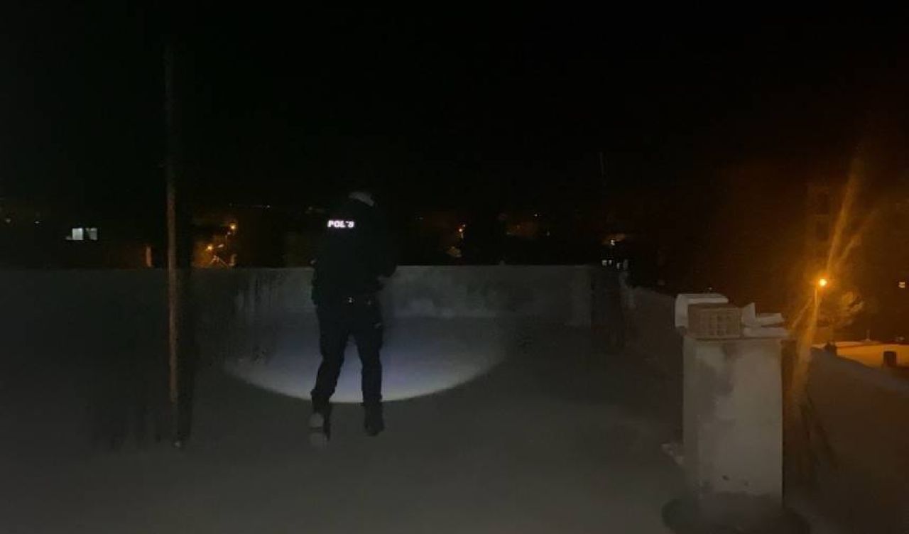 Kendiliğinden yanıp sönen ışıklar bina sakinlerini korkuttu