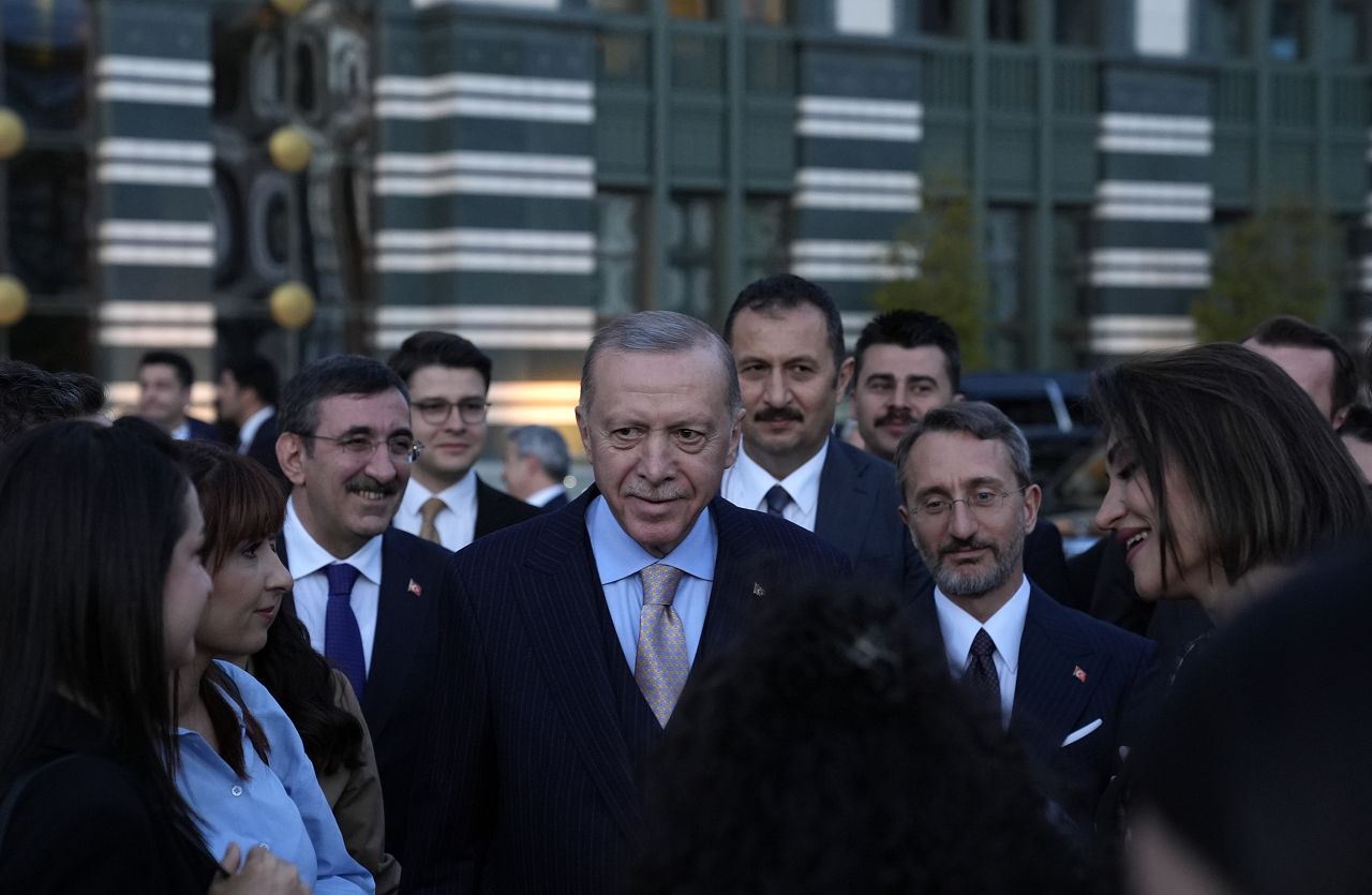 Cumhurbaşkanı Erdoğan'dan öğretmenlere atama müjdesi