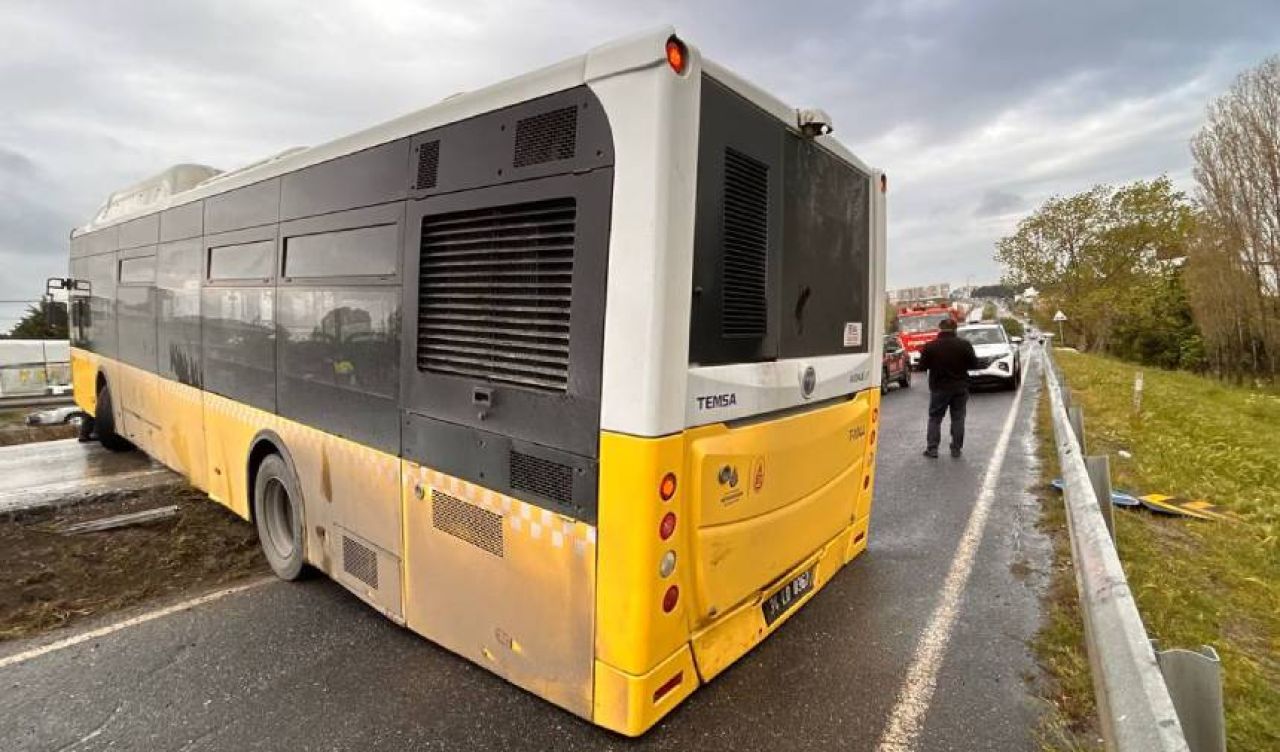 Büyükçekmece'de İETT otobüsü bariyerlere çarptı