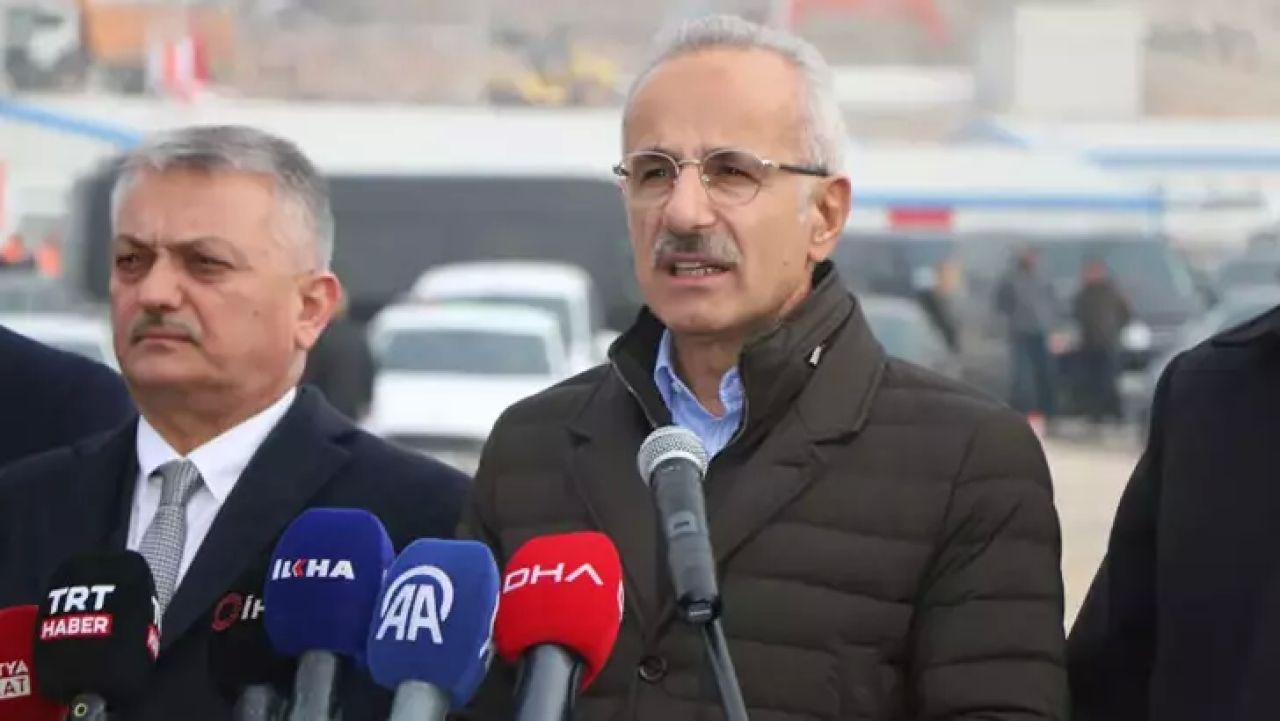 Bakan Abdulkadir Uraloğlu, deprem bölgesindeki köprü ve yollardaki durumu açıkladı