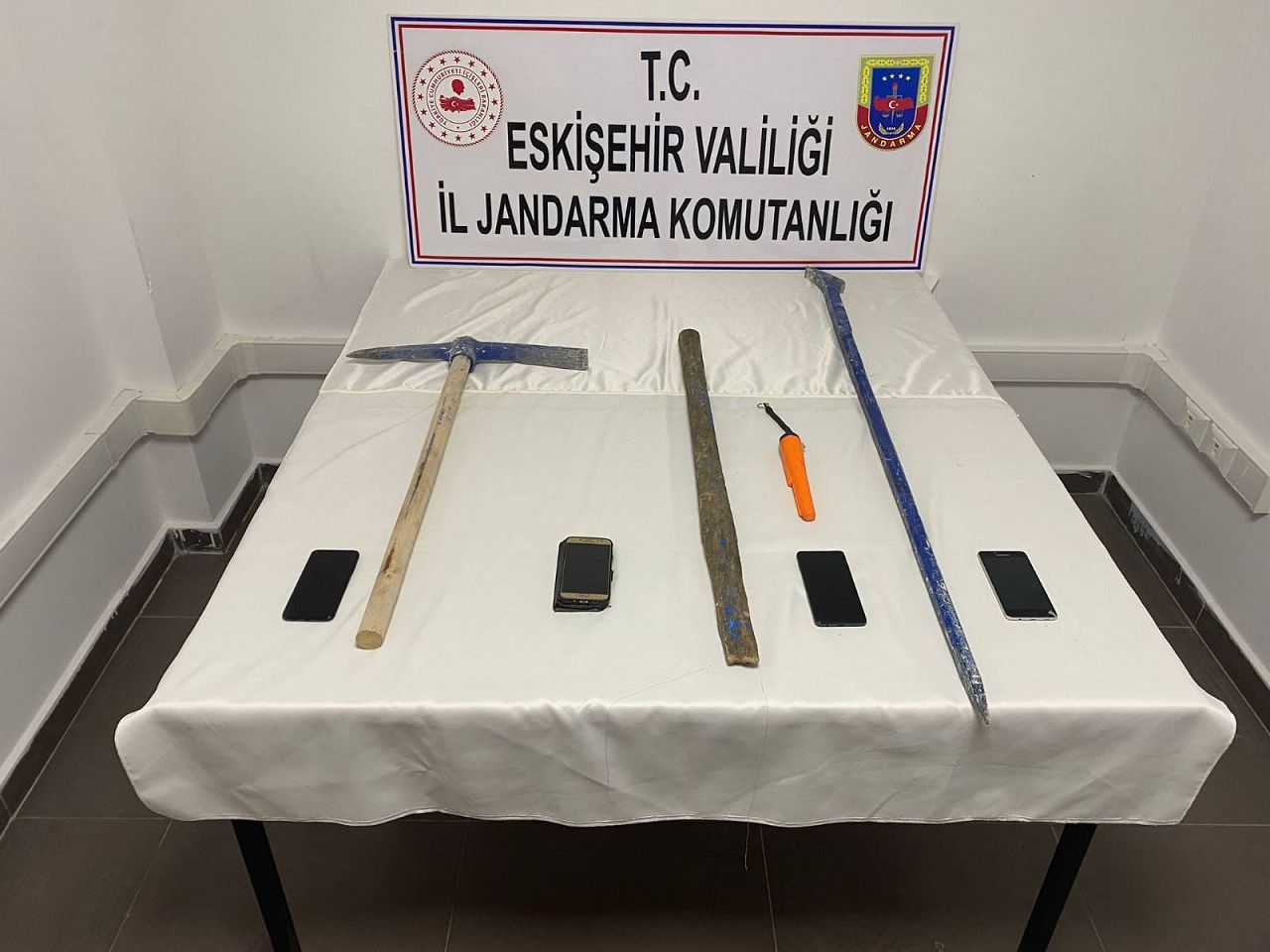 Arkeolojik sit alanında kaçak kazı yapan 10 şüpheli suçüstü yakalandı