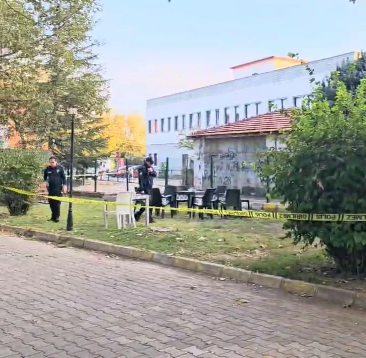 Kavgayı ayırmak isterken vuruldu