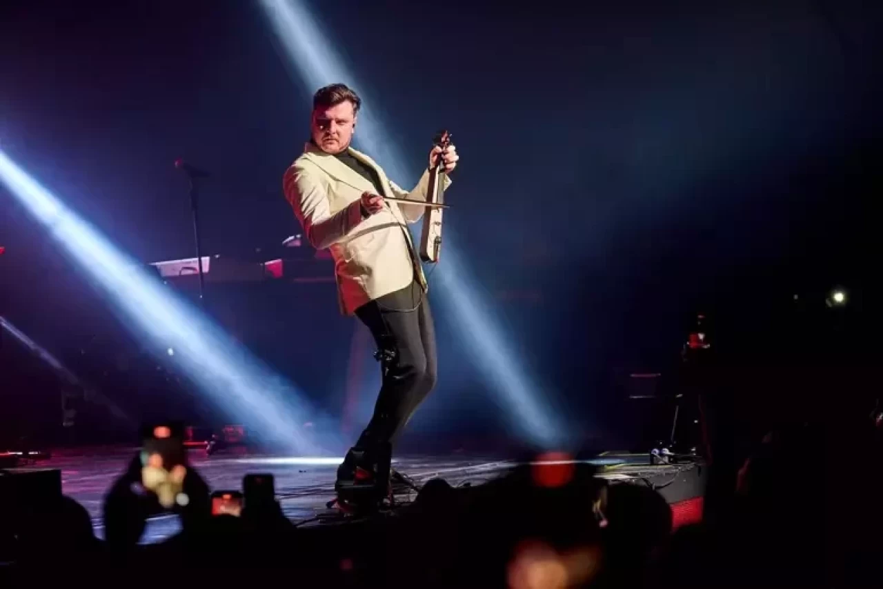 Ekin Uzunlar Kimdir?