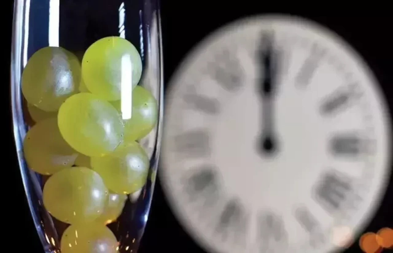 Yılbaşında masa altında 12 üzüm yemenin anlamı ne? 12 üzüm yeme ritüeli nasıl yapılır?