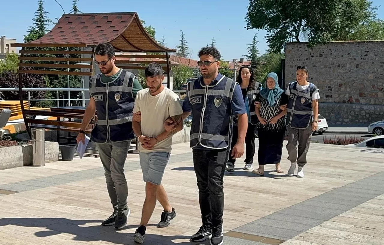 57 kişiyi dolandırdılar! Anne oğuldan milyonluk vurgun!