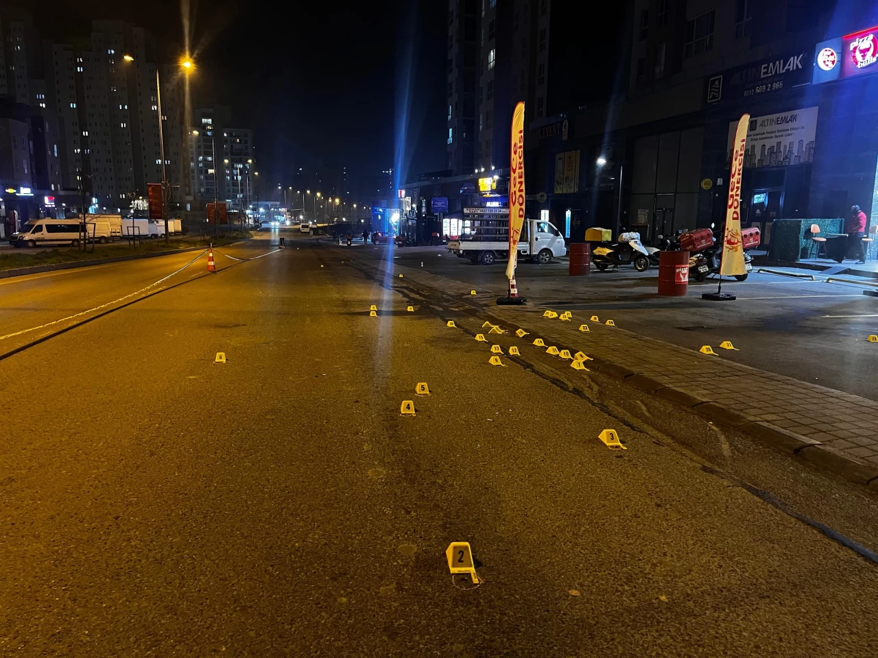 Avcılar'da iş yerine yapılan silahlı saldırıda 3 kişi yaralandı