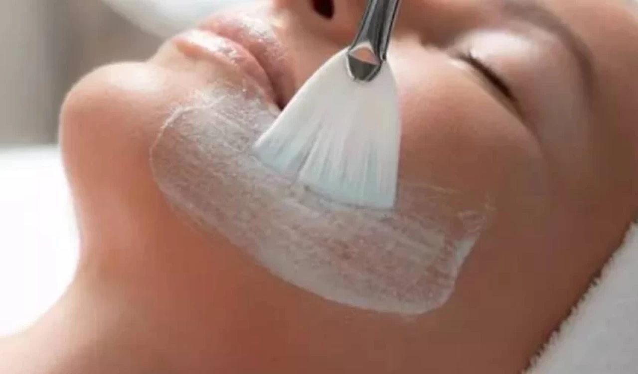 Doğal güzelliğin sırrı: Yumurta akı ve aspirin maskesi nasıl yapılır?