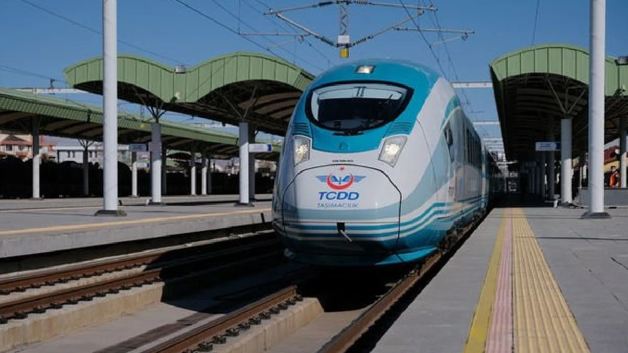 Yüksek hızlı tren fiyatları ne kadar? YHT'ye zam mı geldi?