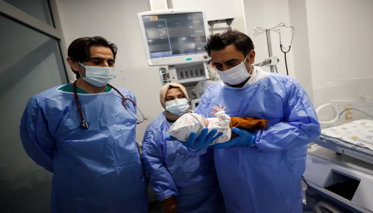 Mersin’de mucize bebek:155 günlük mücadelesiyle hayata tutundu