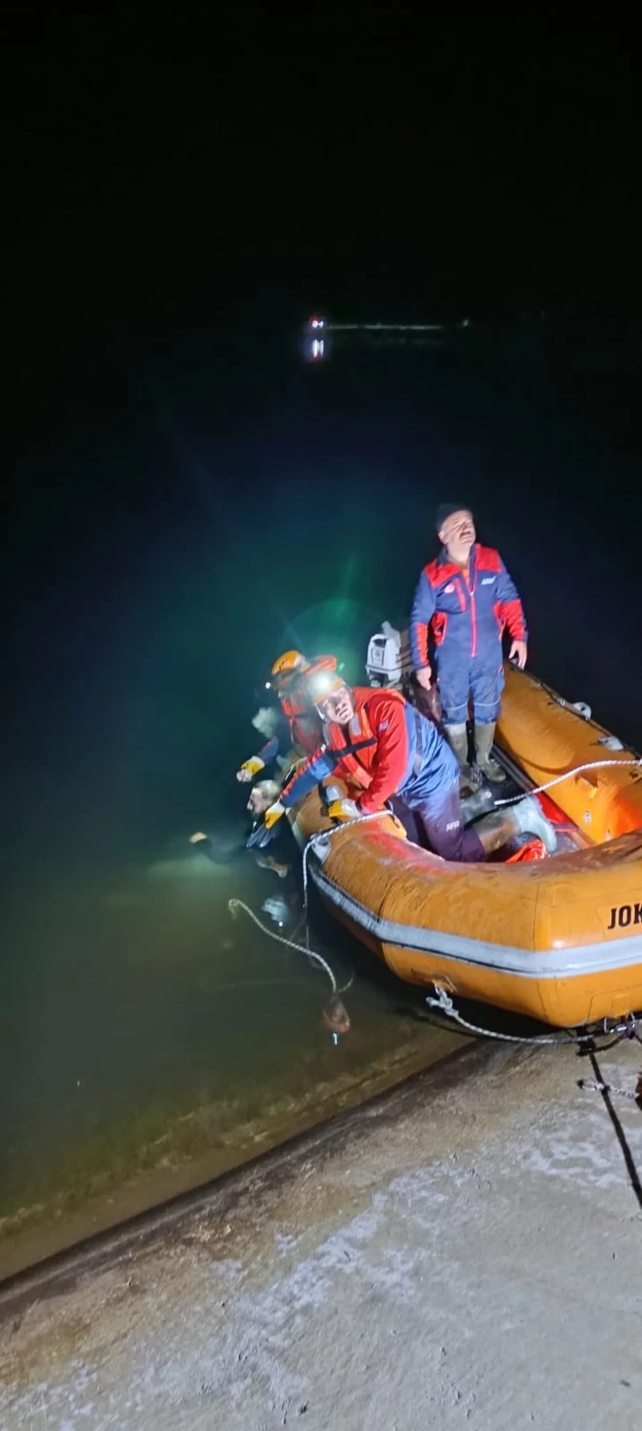 Arkadaşlarını kurtarmak isterken kendi canından oldu