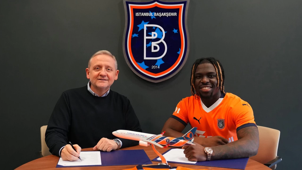Galatasaray ile anılan kanat bek Başakşehir'e imza attı! Başakşehir, Feesty Ebosele transferini açıkladı!
