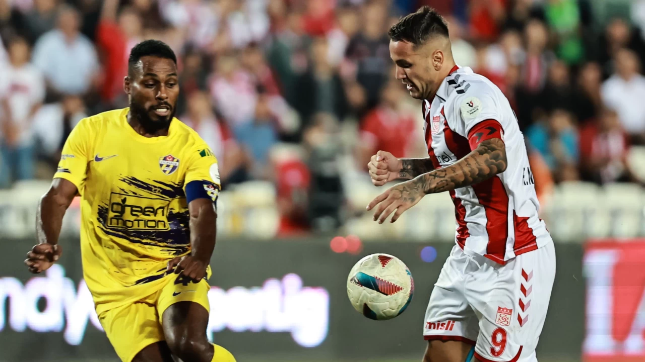 Süper Lig'de Eyüpspor-Sivasspor maçının VAR koltuğunda İspanyol Hakem Francisco Jose Hernandez Maeso görev yapacak