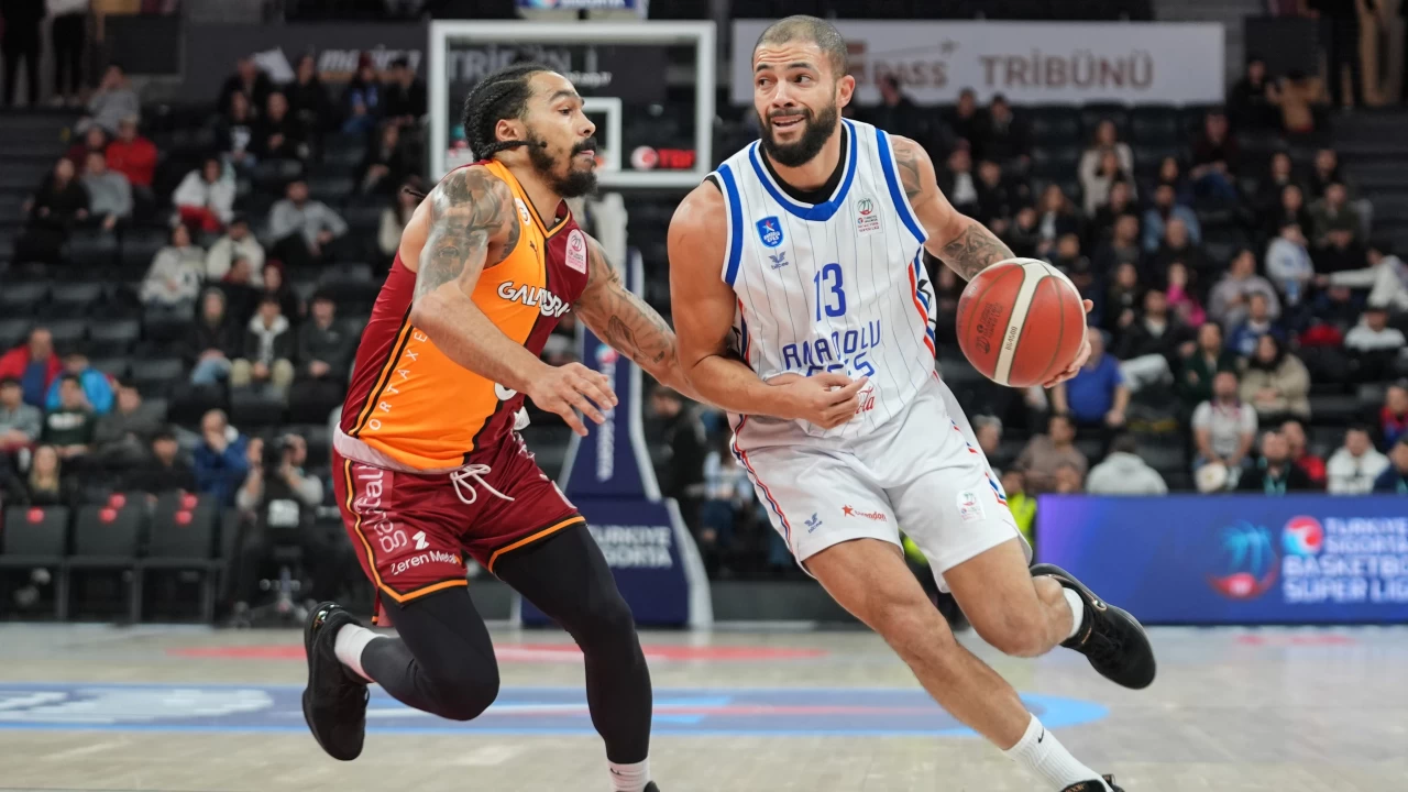 Anadolu Efes, Basketbol Süper Ligi’nde Galatasaray'ı 99-87 mağlup etti | Galibiyet serisini sürdürdü