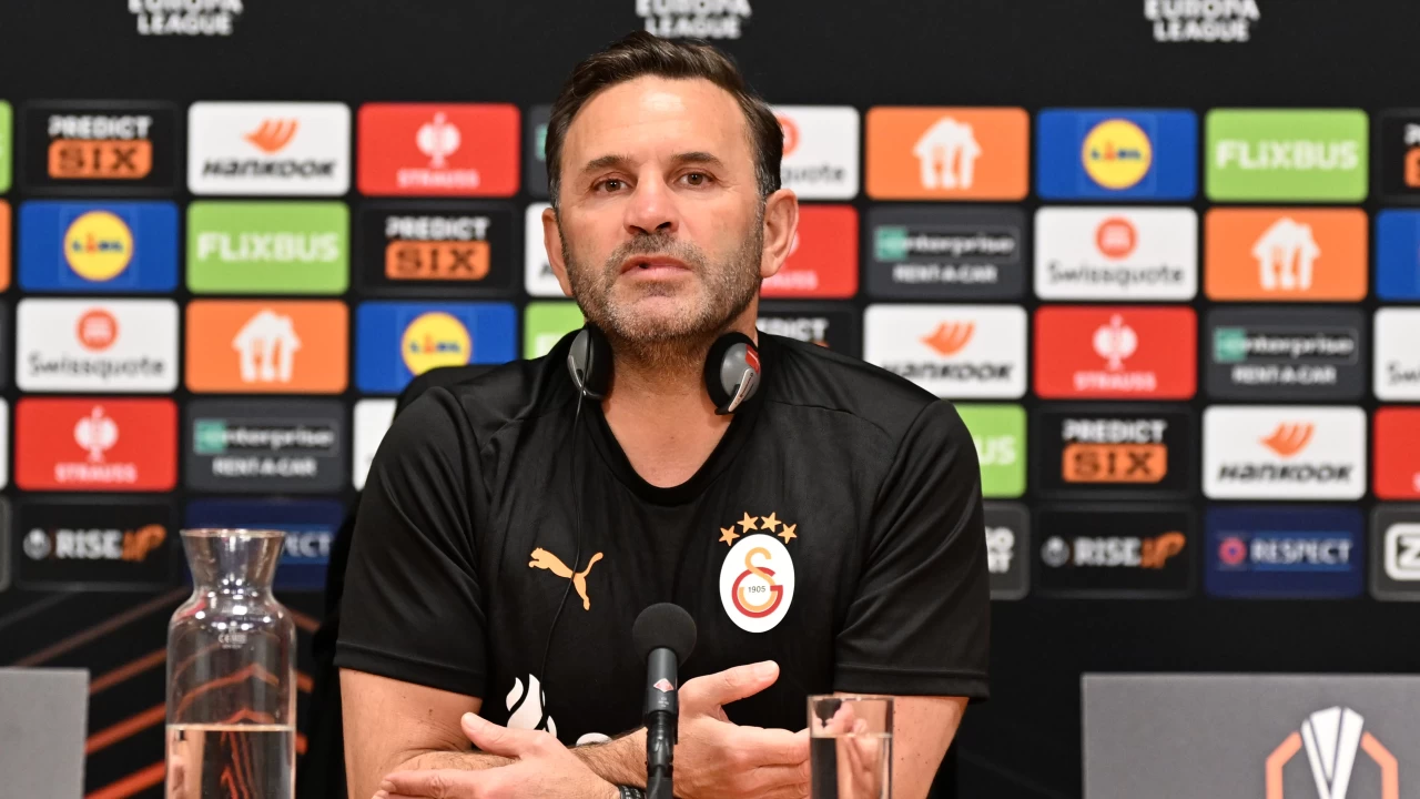 Galatasaray Teknik Direktörü Okan Buruk Avrupa Ligi’nde Ajax karşısında alınan mağlubiyeti değerlendirdi.