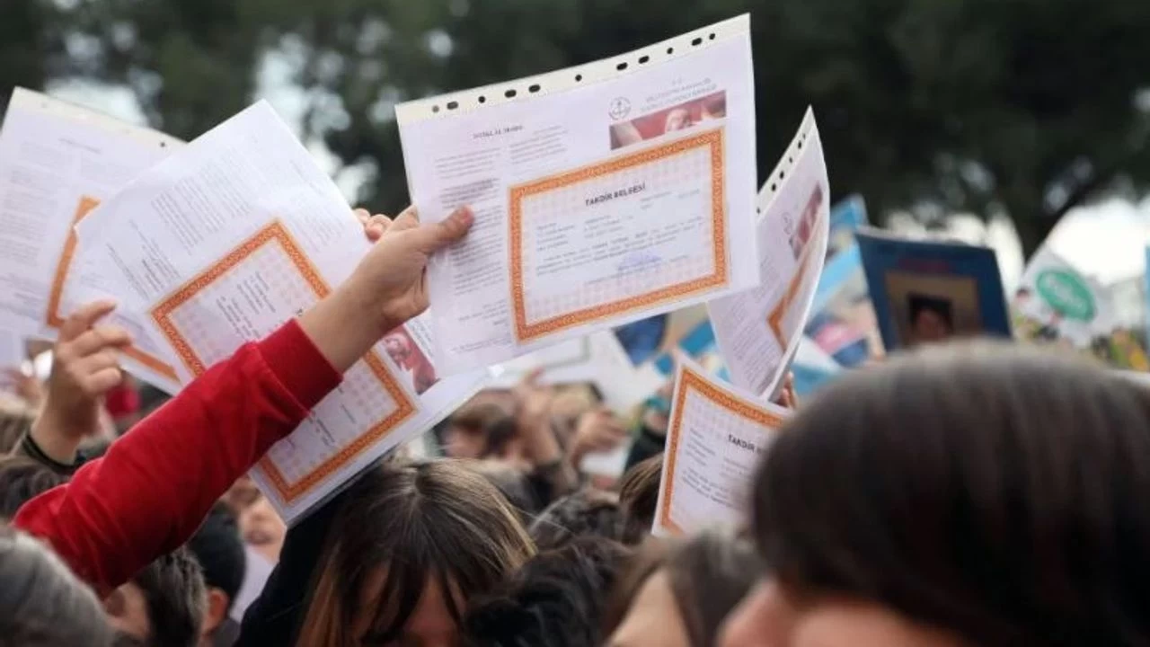 Okullarda karneler kalktı mı? 1. sınıflara karne verilmeyecek mi? Gelişim raporu nedir?