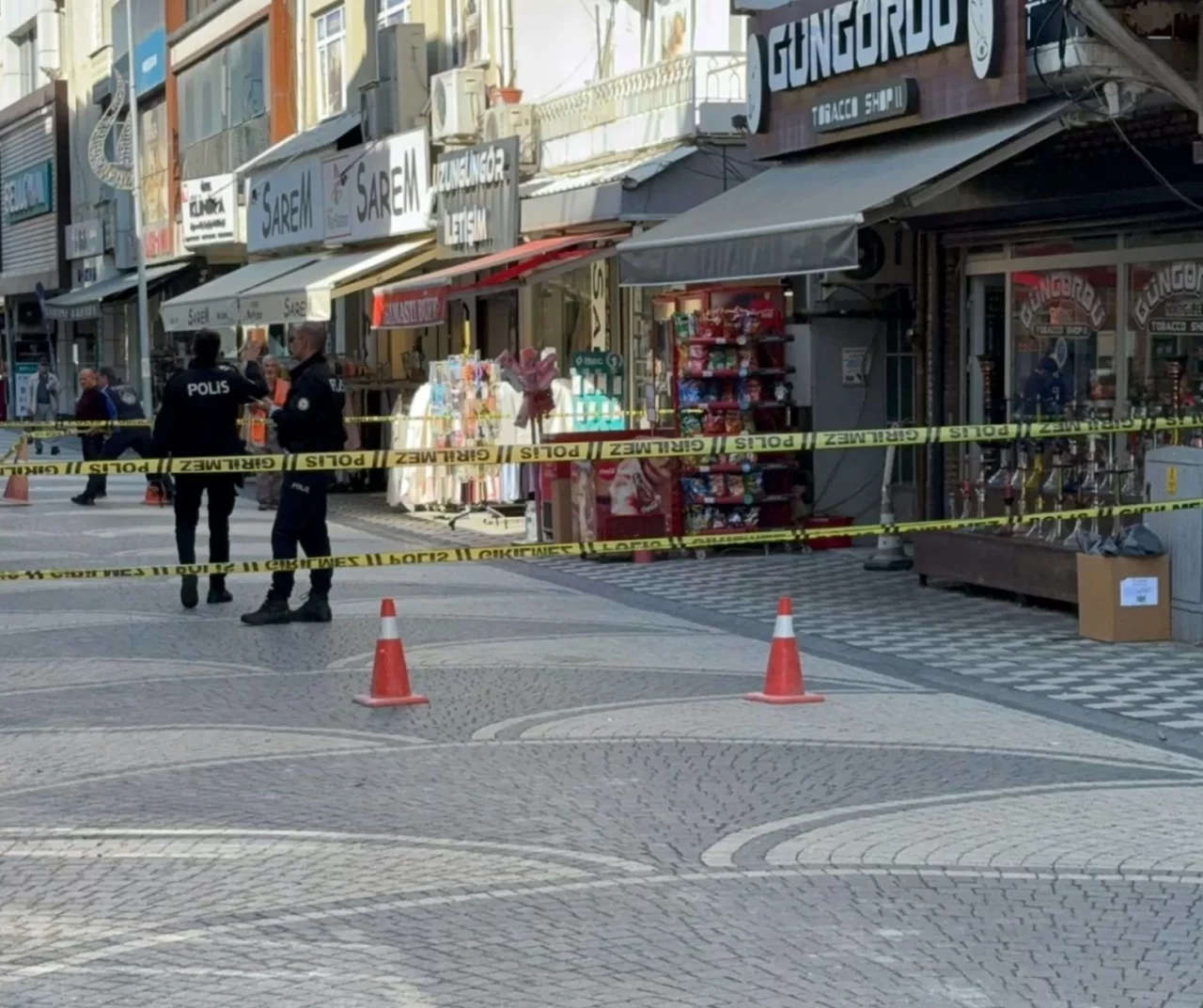 Sakarya Akyazı’da çatırdama sesleri gelen 2 katlı bina boşaltıldı