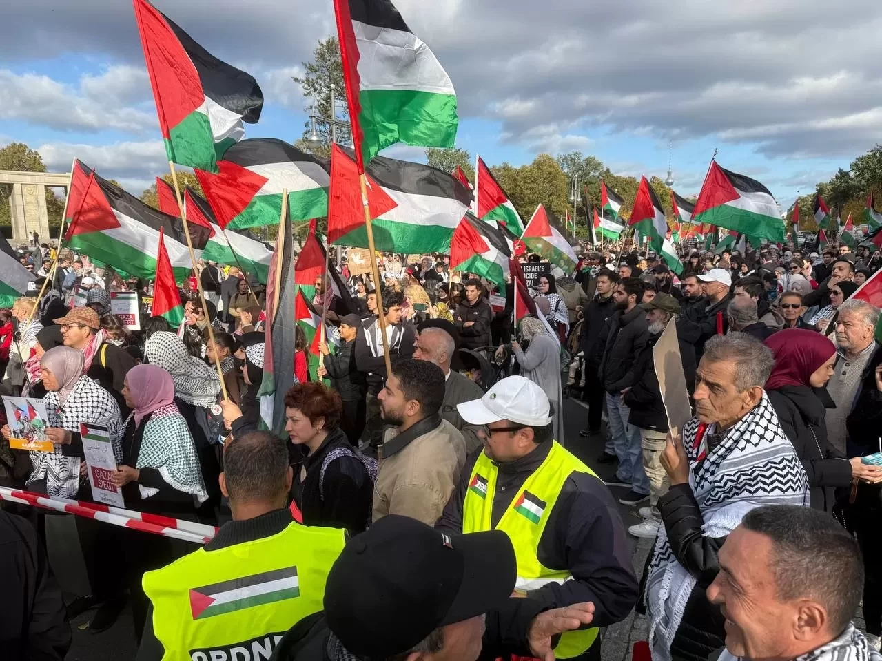 Gazze’de ateşkes sonrası Berlin’de 16 bin kişi Filistin'e destek gösterisinde buluştu