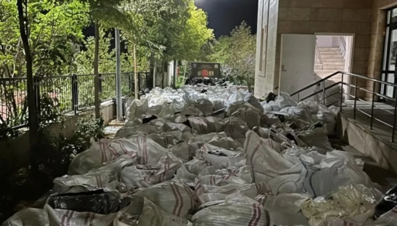 Silopi’de 32 milyon liralık gümrük kaçağı ürün ele geçirildi