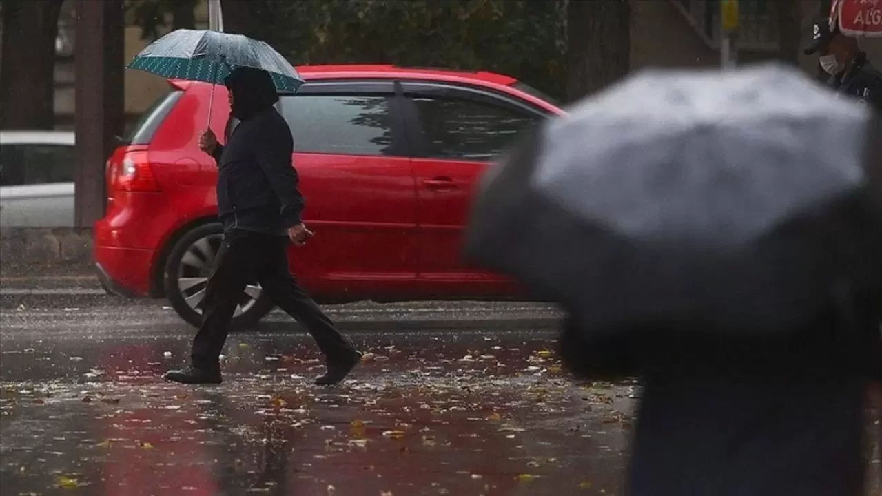 Meteoroloji uyardı: Doğu Akdeniz'de beklenen sağanak ve gök gürültüsü bu gece etkili olacak