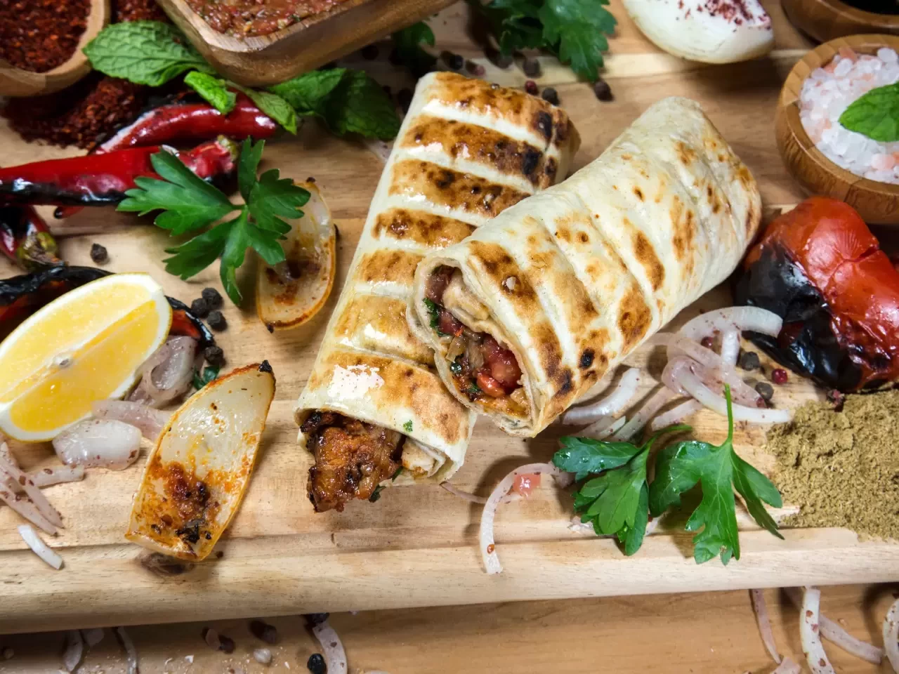 Adana Dürüm Kebap Kaç Kalori? Besin Değerleri ve Diyette Yenir Mi?