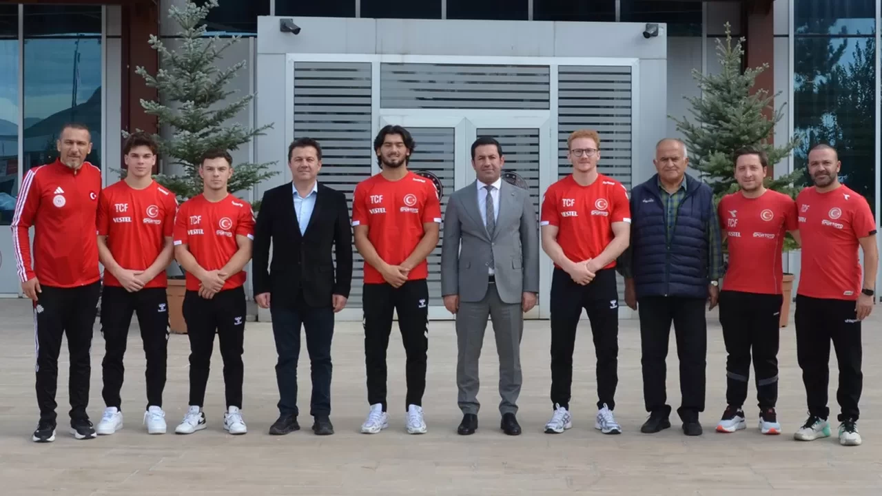 Suat Çelen, Dünya Şampiyonası öncesi milli cimnastikçileri ziyaret etti