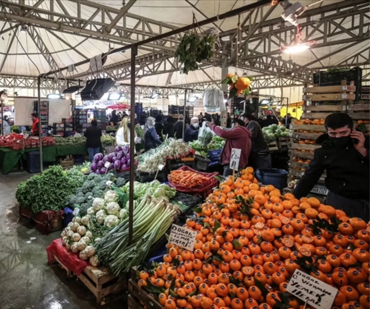 Mersin’de müşterisine kötü davranan pazarcıya 15 günlük tezgah kapatma cezası
