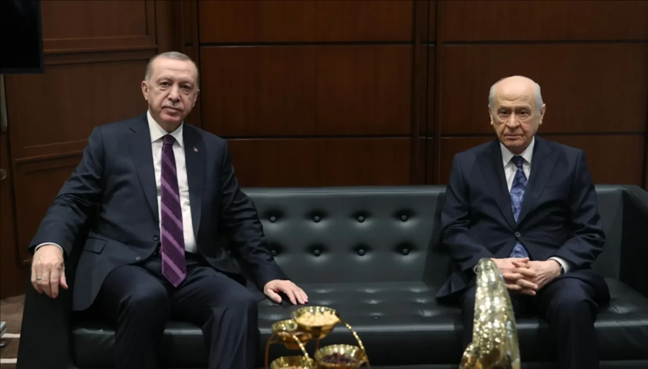 MHP Lideri Bahçeli’den Cumhurbaşkanı Erdoğan’a Cumhuriyetin 102. yılına özel hediye