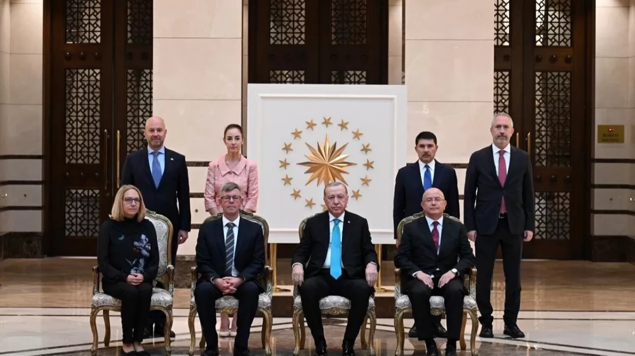 Cumhurbaşkanı Erdoğan’dan sürpriz görüşme: 4 ülke büyükelçisiyle bir araya geldi