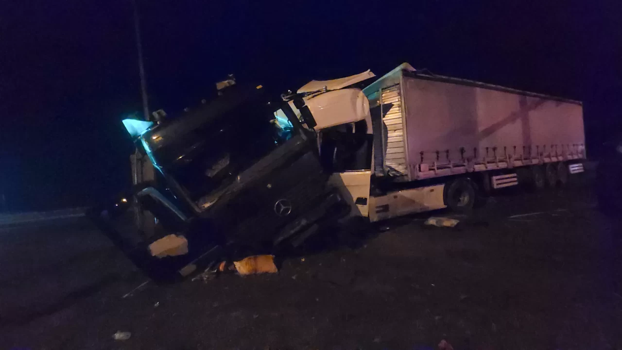 Amasya'da iki tır çarpıştı: 3 yaralı