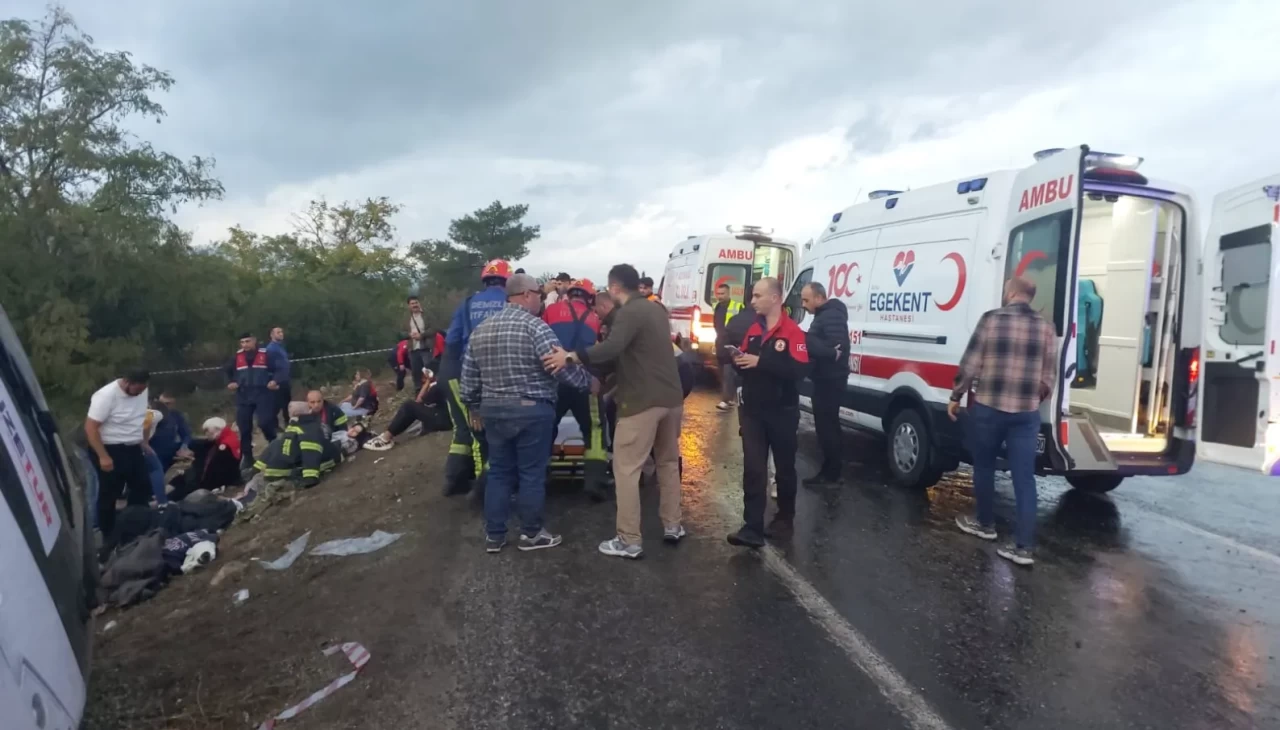 Günübirlik gezi faciası: Midibüs şarampole devrildi, 1 ölü 32 yaralı