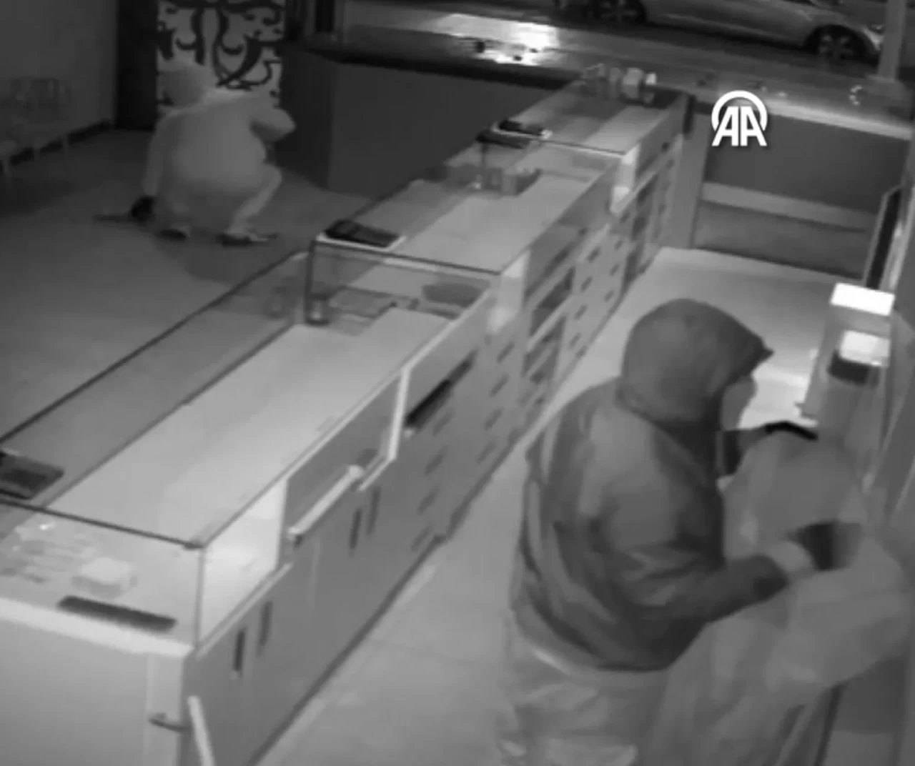 Ankara’da film gibi soygun! 3 kez plaka değiştirip kumandayı kopyaladılar, 7 kilo altın çaldılar