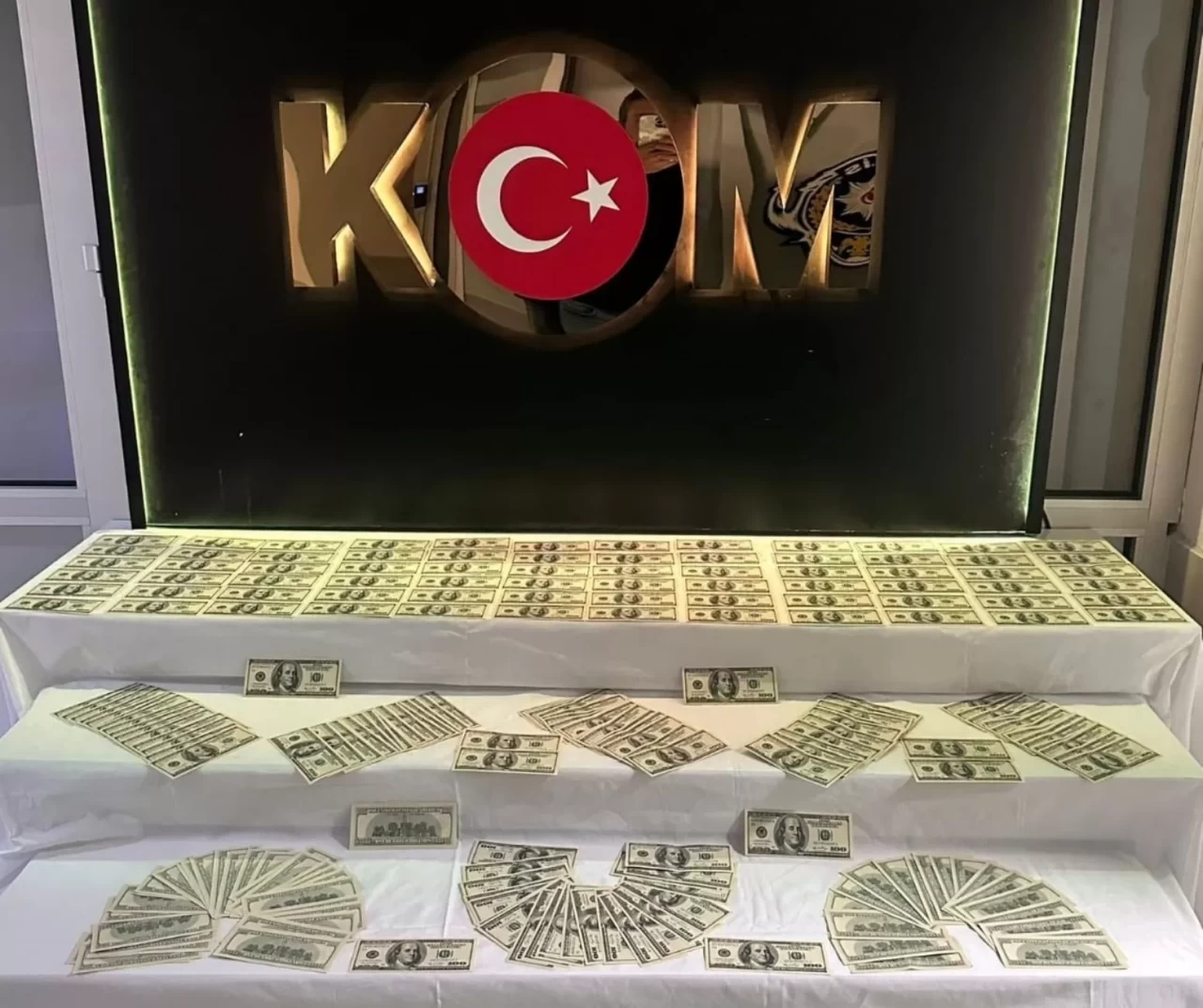 Denizli’de sahte dolar operasyonu: 35 bin dolarlık sahte para ele geçirildi