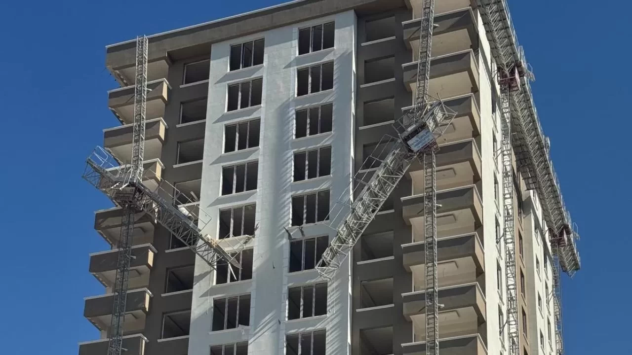 Ankara'da yük asansöründen düşen 2 işçi öldü