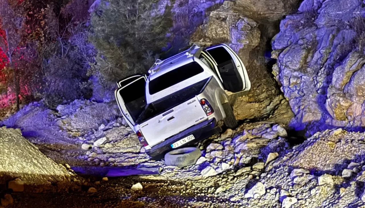 Mardin’de trafik kazası: Pikapta sıkışan sürücüyü UMKE ekibi kurtardı