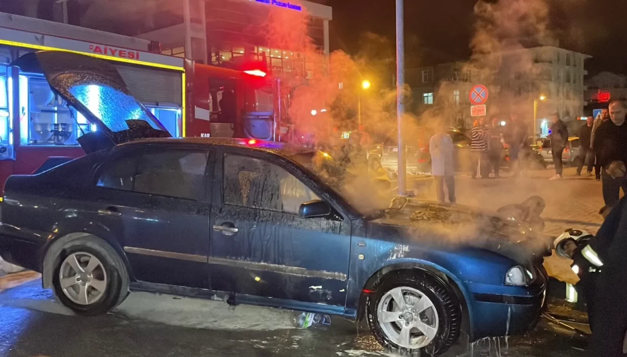 Karaman’da seyir halindeki otomobil alev aldı: Yangın büyümeden söndürüldü