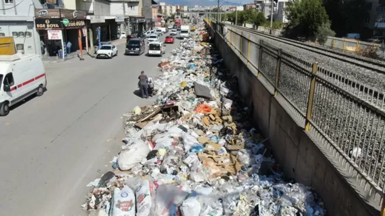 İzmir'de grev sona erdi! Sokaklardaki çöpler toplanmadı