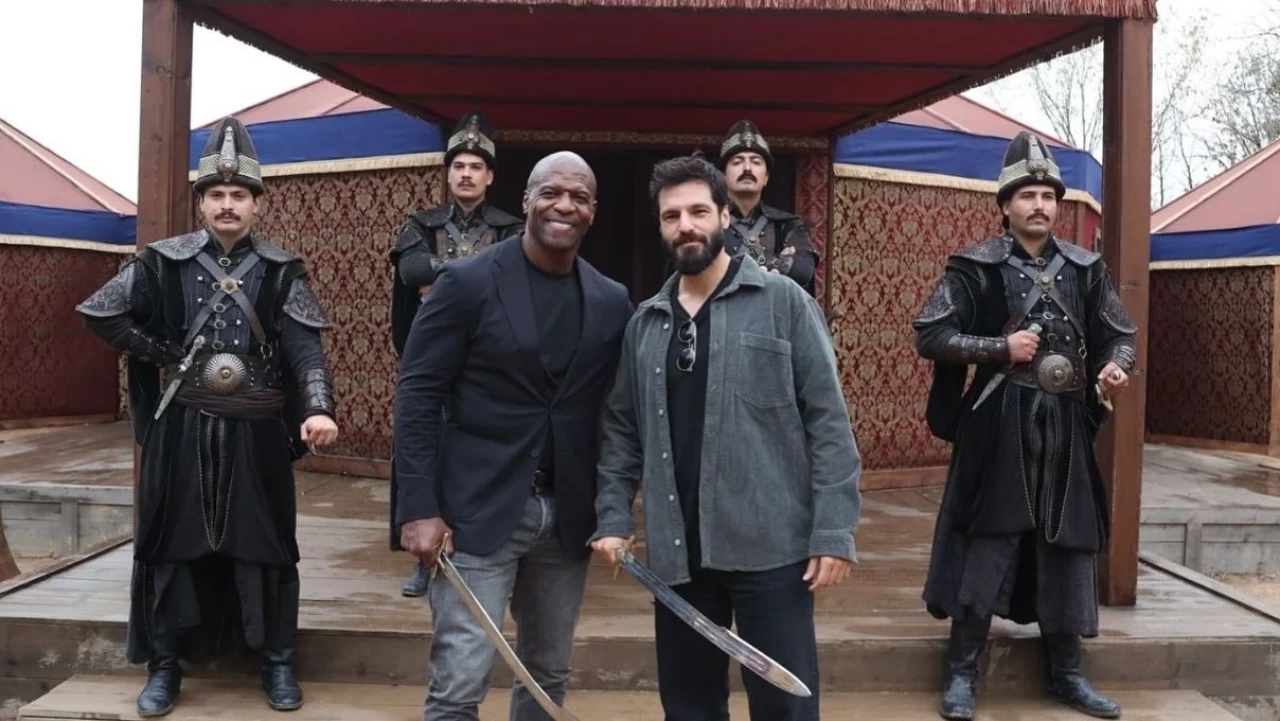 Hollywood’dan İstanbul’a Sürpriz! Terry Crews, Mehmed: Fetihler Sultanı Setinde! O Anlar Sosyal Medyayı Salladı!