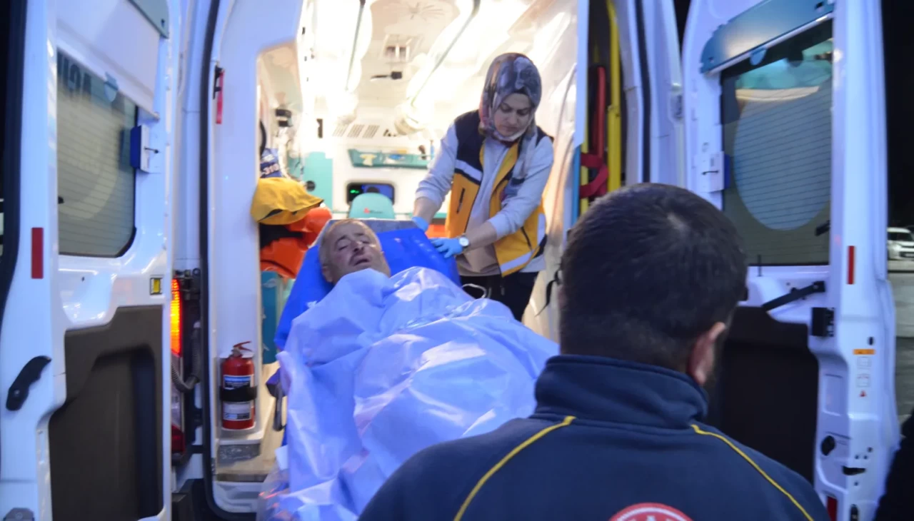 Aksaray’da parkta dehşet: 5 kişinin saldırısına uğrayan adam 11 yerinden bıçaklandı