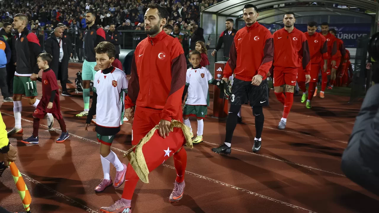 Hakan Çalhanoğlu, A Milli Takım’da 100. maçına çıktı