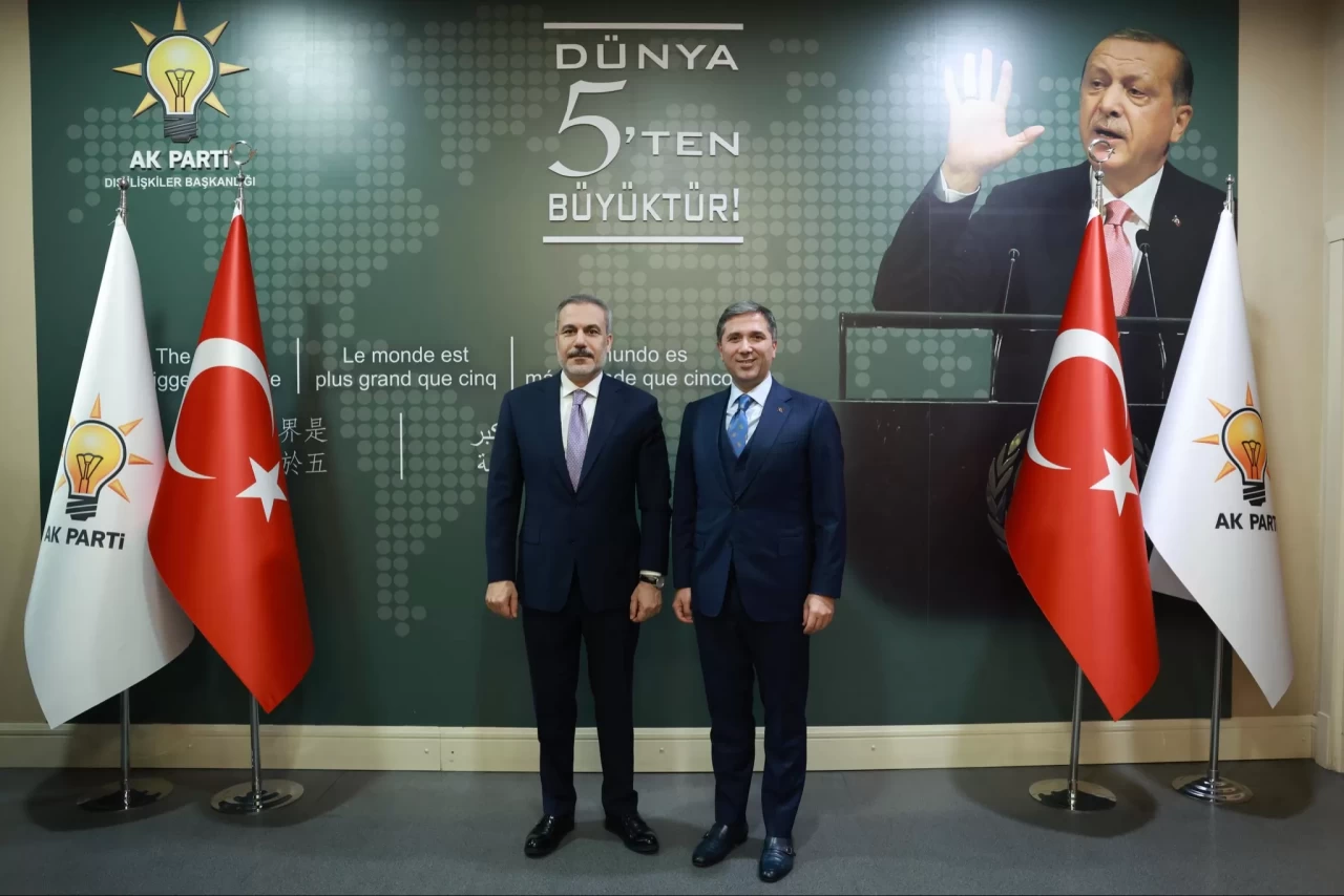 Bakan Fidan, AK Parti Dış İlişkiler Başkanı Sırakaya ile görüştü