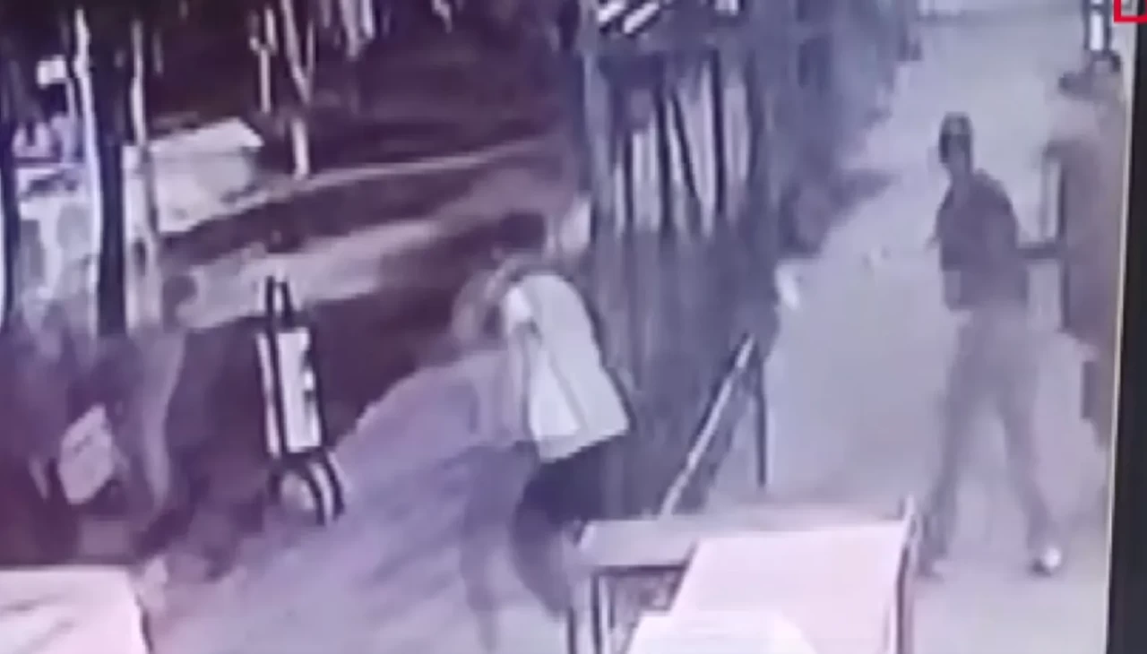 Adana’da parkta bıçaklı saldırıya uğrayan genç konuştu: Bizi bıçaklayan kişileri tanımıyoruz