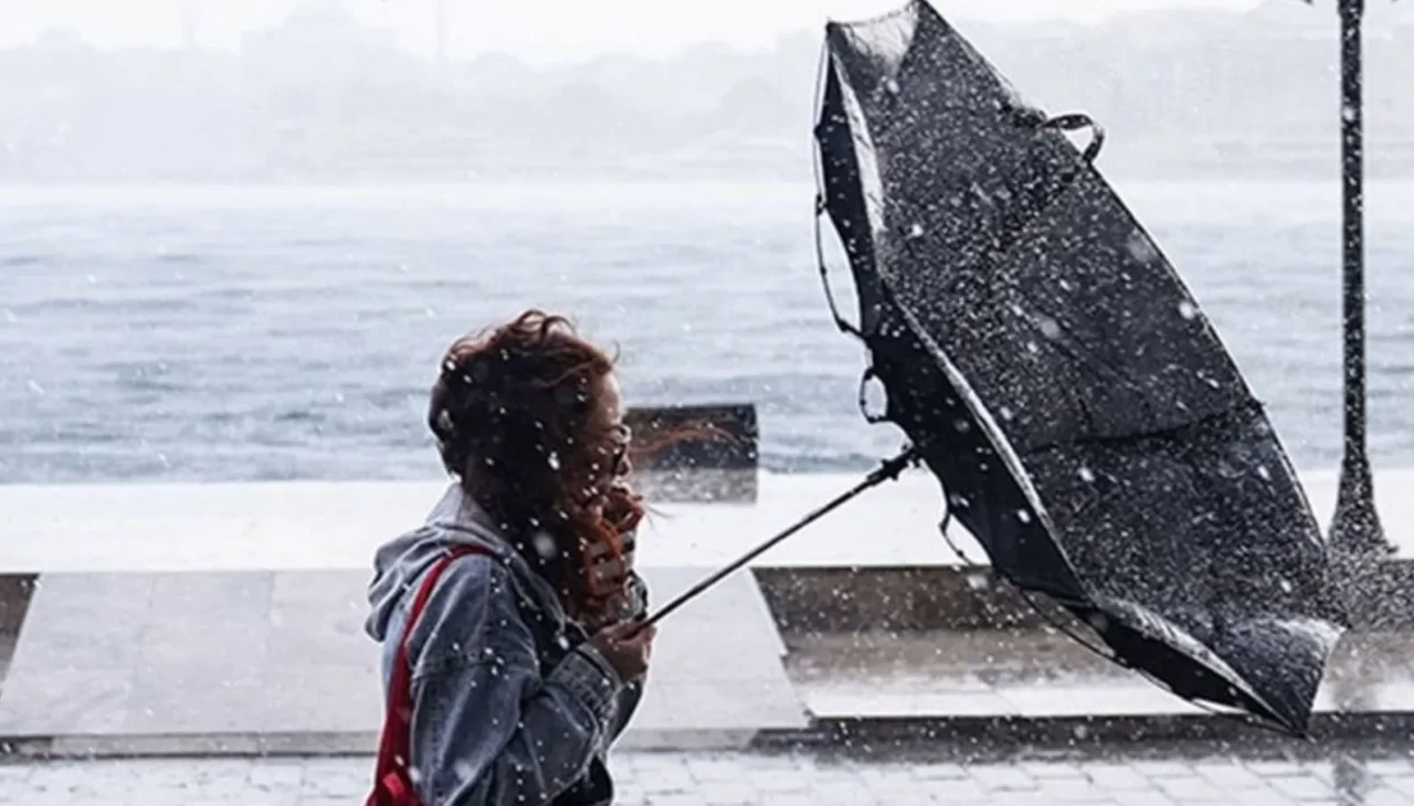 Yurtta kuvvetli yağış ve fırtına uyarısı! Meteoroloji'den Marmara ve Ege için alarm