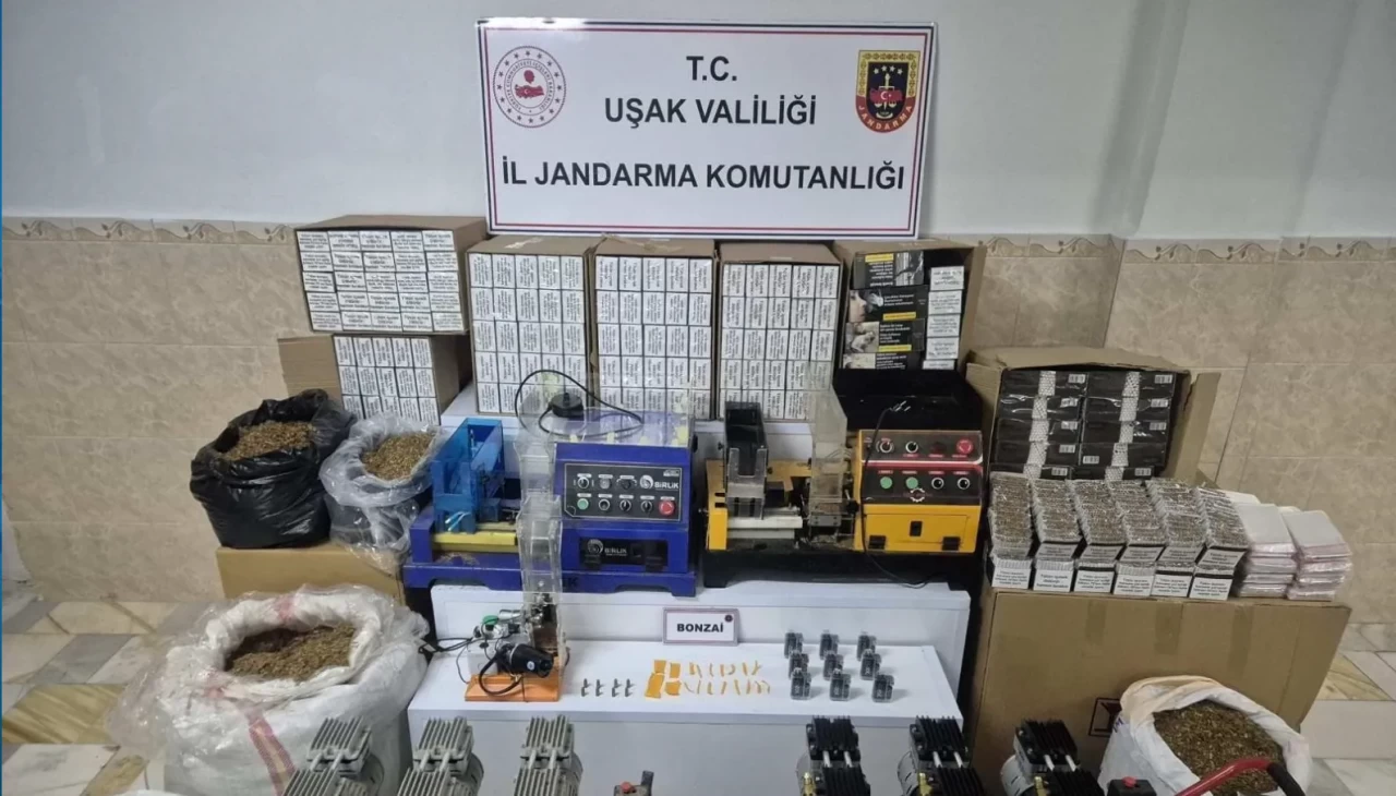 Uşak’ta dev kaçakçılık operasyonu: Çok sayıda yasaklı madde ve tütün ele geçirildi